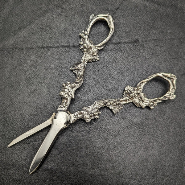 British Antique Silver Plate Grape Scissor Grape Sculpture 102g
